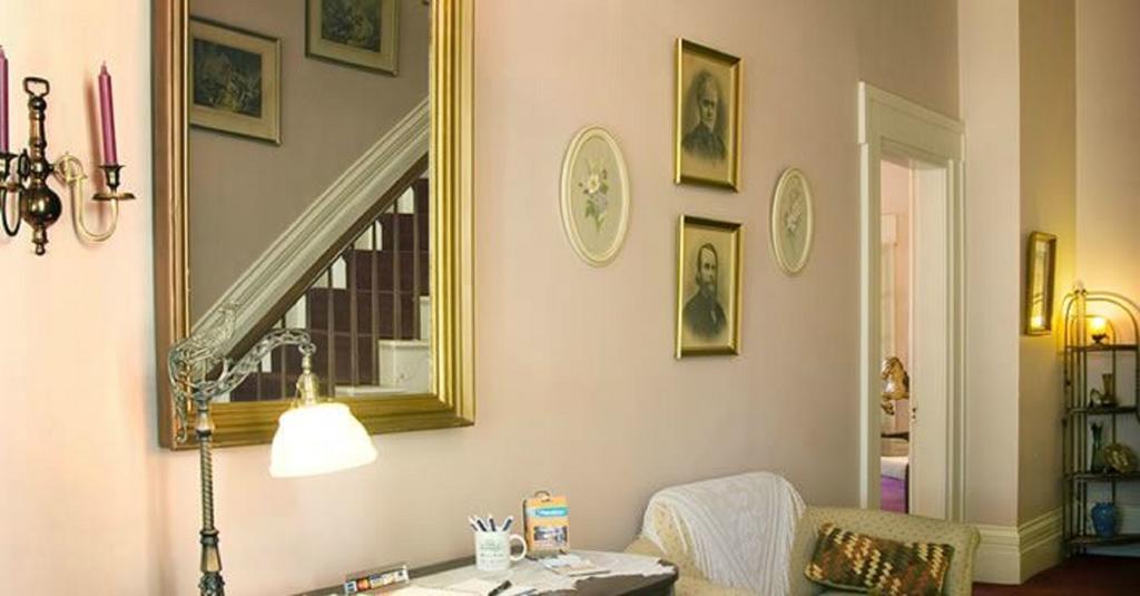 Munro House Bed And Breakfast Jonesville エクステリア 写真