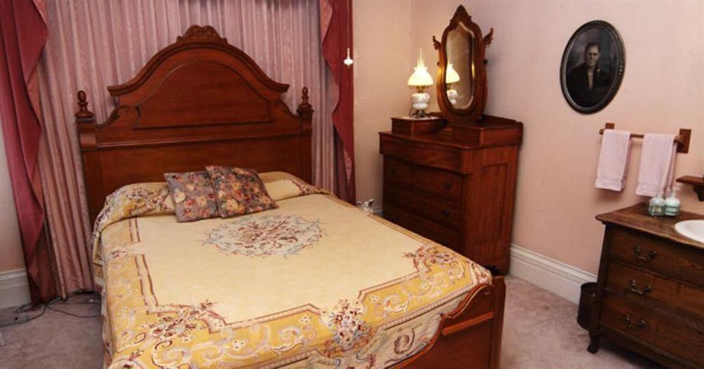 Munro House Bed And Breakfast Jonesville エクステリア 写真