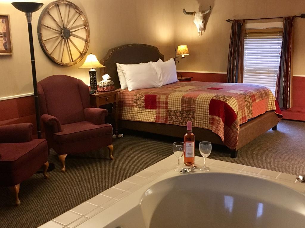 Munro House Bed And Breakfast Jonesville エクステリア 写真