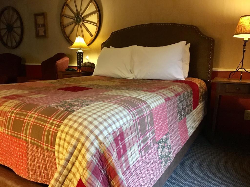 Munro House Bed And Breakfast Jonesville エクステリア 写真