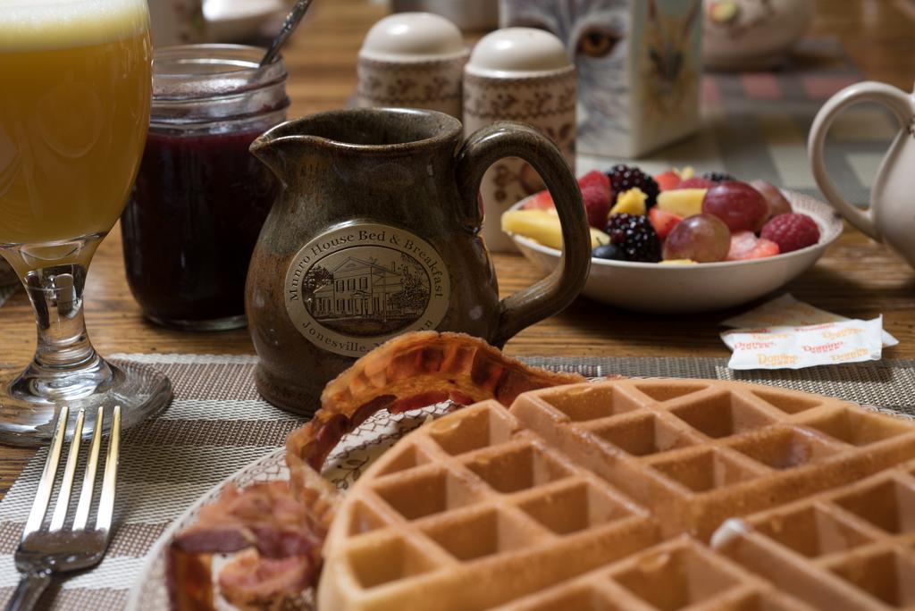 Munro House Bed And Breakfast Jonesville エクステリア 写真