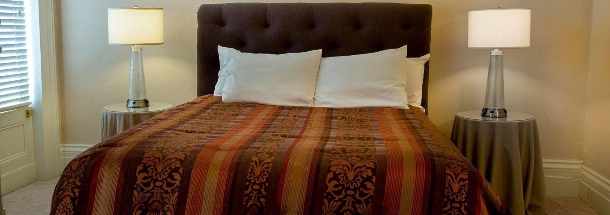 Munro House Bed And Breakfast Jonesville エクステリア 写真